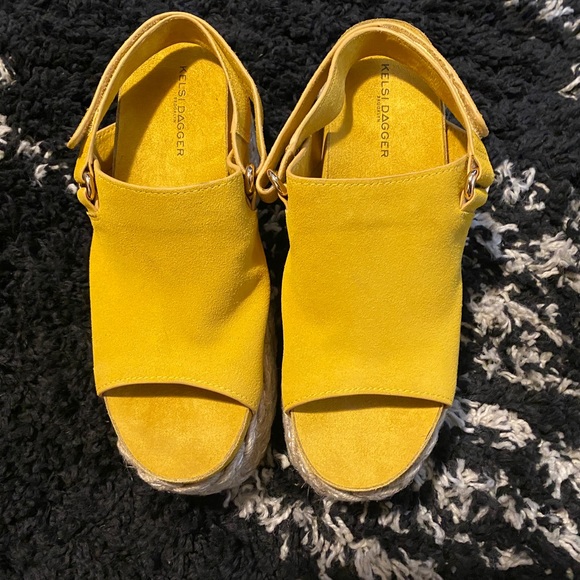 Platform Sandals - Picture 1 of 4